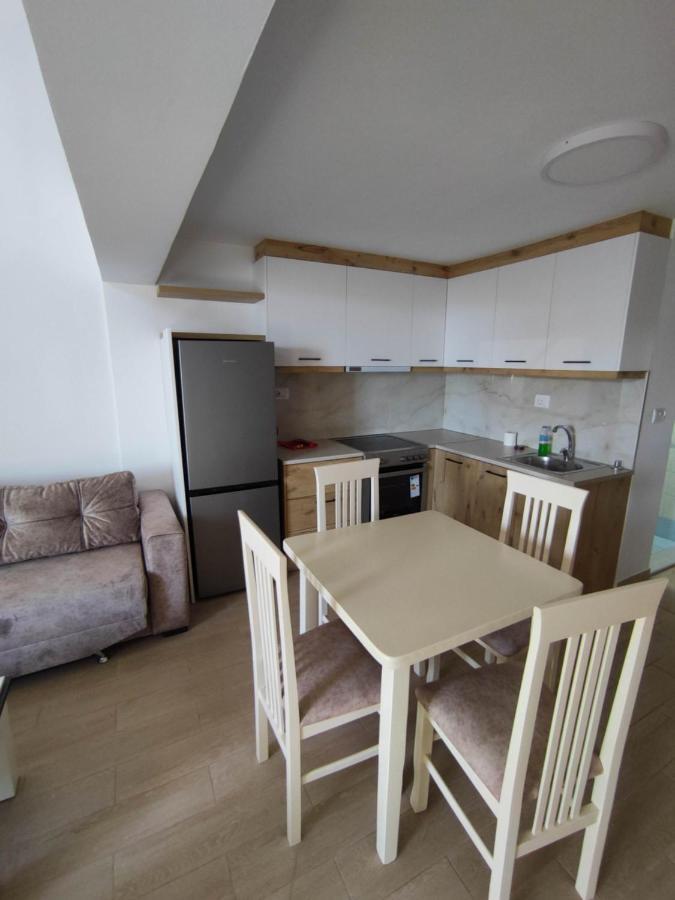 Rose Apartment ซารานเดอ ภายนอก รูปภาพ